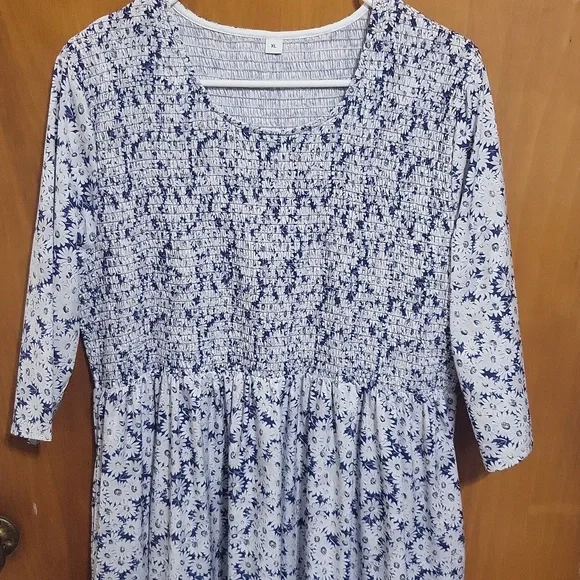 Blue and White Floral Smocked Midi Dress Size Xl - Picture 2 of 6